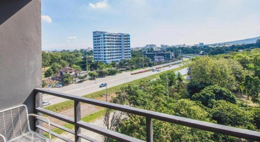 B2 Black Business And Budget Hotel Чиангмай Экстерьер фото