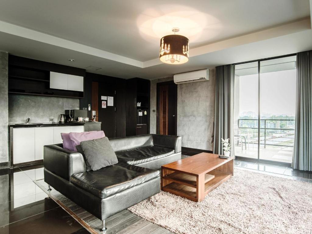 B2 Black Business And Budget Hotel Чиангмай Экстерьер фото