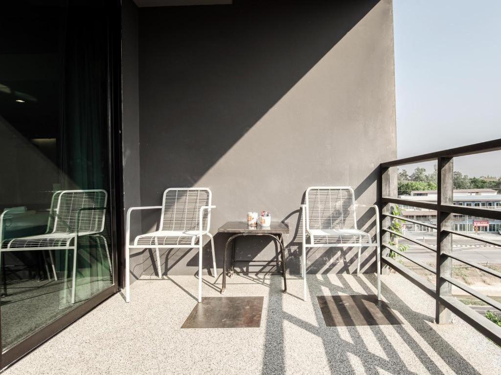 B2 Black Business And Budget Hotel Чиангмай Экстерьер фото
