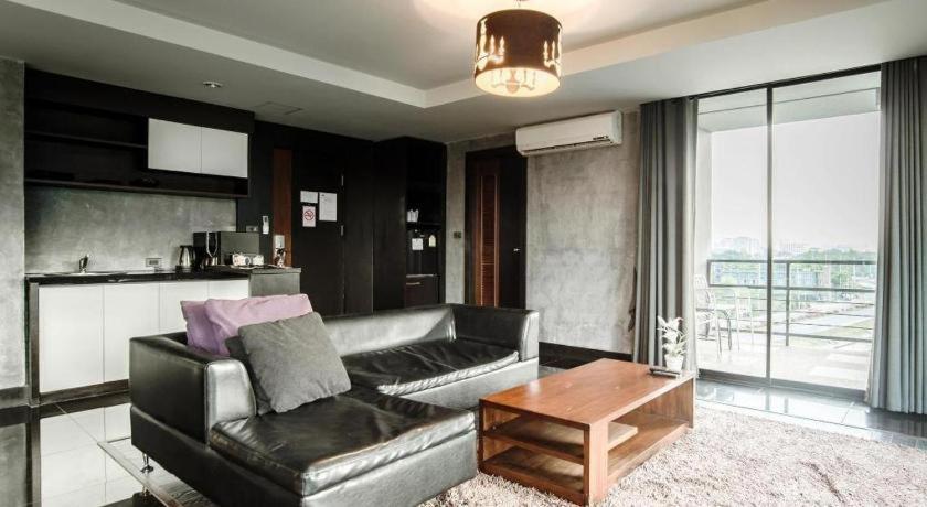 B2 Black Business And Budget Hotel Чиангмай Экстерьер фото
